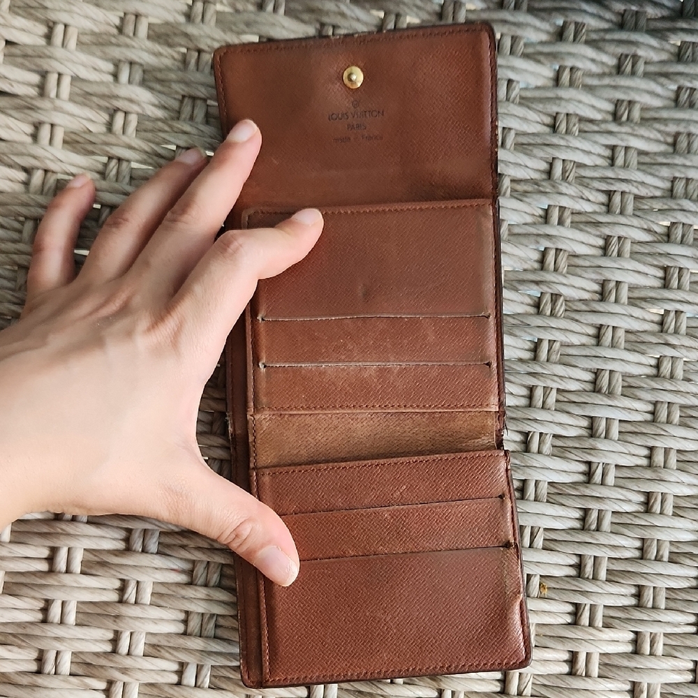 Louis Vuitton Monogram Key Holder in Brown and Gold - Picture 8 of 16